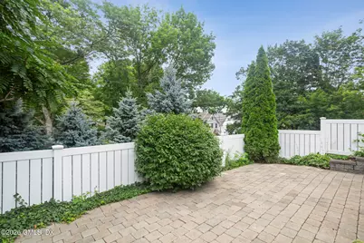 146 E Elm Street #B, Greenwich, CT 06830 - Photo 20