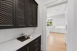 7 Loch Ln, Greenwich, CT 06830 - Photo 8