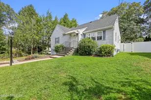 98 Glenville St, Greenwich, CT 06831 - Photo 2