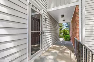 14 Greenwich Hills Dr, Greenwich, CT 06831 - Photo 2