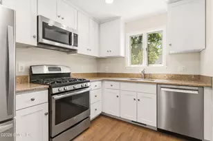 36 Decatur St, Greenwich, CT 06807 - Photo 6