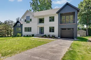 2 Watchtower Ln, Old Greenwich, CT 06870 - Photo 4