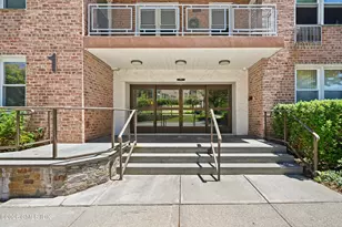 1 Putnam Hill, Greenwich, CT 06830 - Photo 2