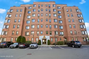 15 Lafayette Ct, Greenwich, CT 06831 - Photo 2