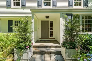 35 Welwyn Rd, Greenwich, CT 06878 - Photo 2