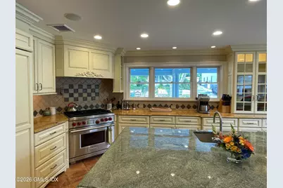 34 Suburban Avenue, Greenwich, CT 06807 - Photo 2