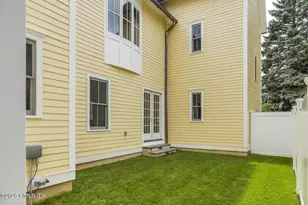 65 Sherwood Pl, Greenwich, CT 06830 - Photo 30