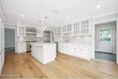 10 Thornhill Road, Greenwich, CT 06878 - Photo 4