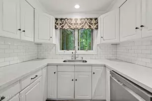 20 Meyer Pl, Greenwich, CT 06878 - Photo 8