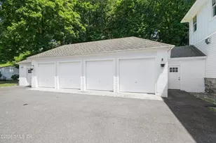 31 Meadow Wood Dr, Greenwich, CT 06830 - Photo 28