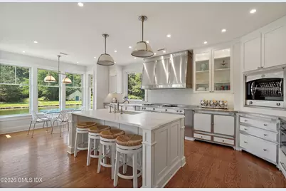 31 Meadow Wood Drive, Greenwich, CT 06830 - Photo 10