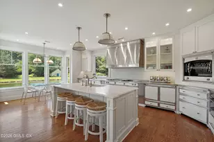 31 Meadow Wood Dr, Greenwich, CT 06830 - Photo 10