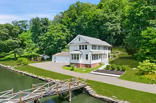 31 Meadow Wood Dr, Greenwich, CT 06830 - Photo 4