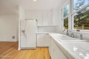 14 Grove Ln, Greenwich, CT 06831 - Photo 14