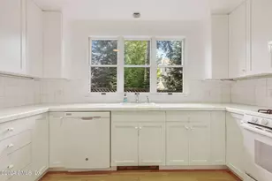 14 Grove Ln, Greenwich, CT 06831 - Photo 12
