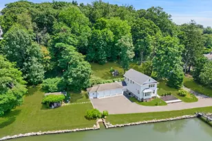 31 Meadow Wood Dr, Greenwich, CT 06830 - Photo 2
