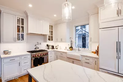 25 Woodland Drive #B, Greenwich, CT 06830 - Photo 8