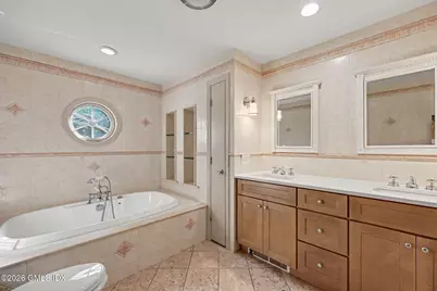42 Oak Street, Greenwich, CT 06831 - Photo 30
