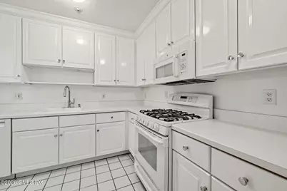 25 W Elm Street #37, Greenwich, CT 06830 - Photo 10
