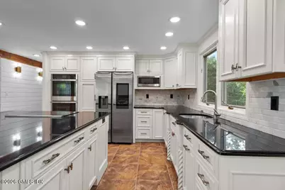 2 Choctaw Lane, Greenwich, CT 06831 - Photo 12