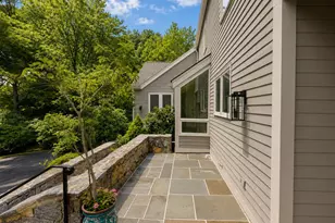 2 Choctaw Ln, Greenwich, CT 06831 - Photo 4