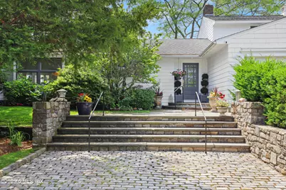 22 Northway, Old Greenwich, CT 06870 - Photo 4