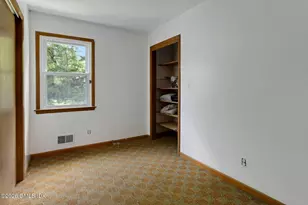 75 Angus Rd N, Greenwich, CT 06831 - Photo 4