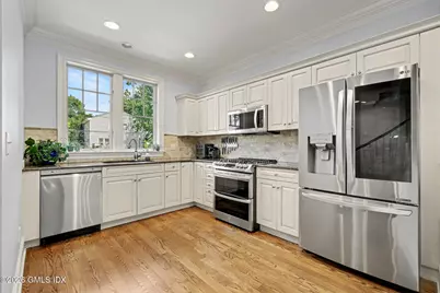 32 Reynolds Place #B, Greenwich, CT 06830 - Photo 12