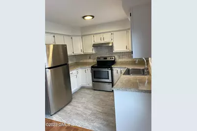 8 Booth Court #B, Greenwich, CT 06830 - Photo 2