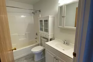 8 Booth Ct, Greenwich, CT 06830 - Photo 8