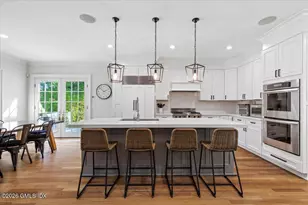 14 Bradbury Pl, Greenwich, CT 06878 - Photo 16