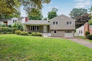 5 Raphael Pl, Greenwich, CT 06878 - Photo 2