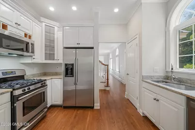 80 E Putnam Avenue, Greenwich, CT 06807 - Photo 8
