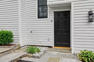 15 Linden Pl, Greenwich, CT 06831 - Photo 2