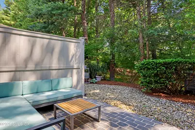 15 Le Grande Avenue #1, Greenwich, CT 06830 - Photo 8