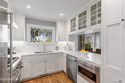 165 Shore Road #D, Old Greenwich, CT 06870 - Photo 6