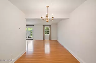8 Greenwich Hills Dr, Greenwich, CT 06831 - Photo 6