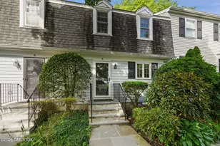 8 Greenwich Hills Dr, Greenwich, CT 06831 - Photo 2