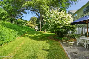 8 Greenwich Hills Dr, Greenwich, CT 06831 - Photo 22