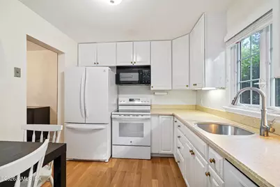 8 Greenwich Hills Drive #8, Greenwich, CT 06831 - Photo 4