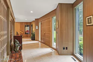 18 Sidney Lanier Ln, Greenwich, CT 06831 - Photo 2