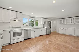 19 Old Clubhouse Rd, Old Greenwich, CT 06870 - Photo 4
