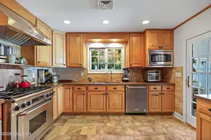 64 Caroline Pl, Greenwich, CT 06831 - Photo 12