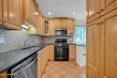 37 Sheephill Road #10, Greenwich, CT 06878 - Photo 6