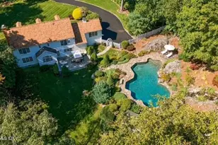 50 Londonderry Dr, Greenwich, CT 06830 - Photo 2