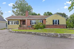 12 Rockland Pl, Greenwich, CT 06831 - Photo 1