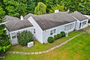 7 Flower Ln, Greenwich, CT 06831 - Photo 8
