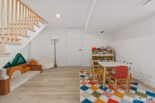 8 Farley St, Greenwich, CT 06830 - Photo 12