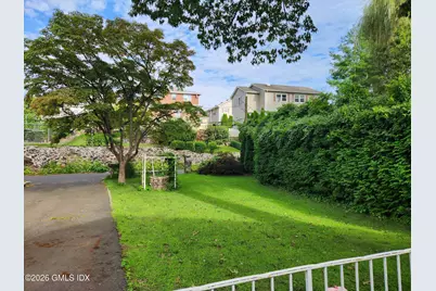 32 Fox Lane #B, Greenwich, CT 06830 - Photo 2