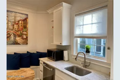 84 E Putnam Avenue, Greenwich, CT 06807 - Photo 8